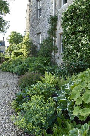 Garden Designer Justin Spink Vicarage in Windrush Valley