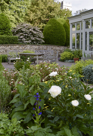 Garden Designer Justin Spink Vicarage in Windrush Valley