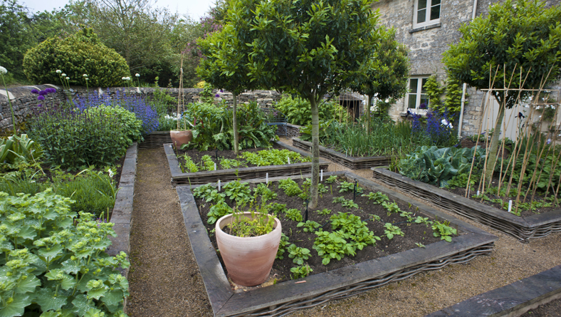 Garden Designer Justin Spink Cottage Garden in the Cotswolds