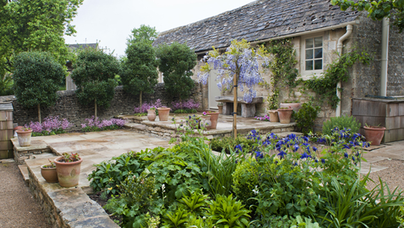 Garden Designer Justin Spink Cottage Garden in the Cotswolds